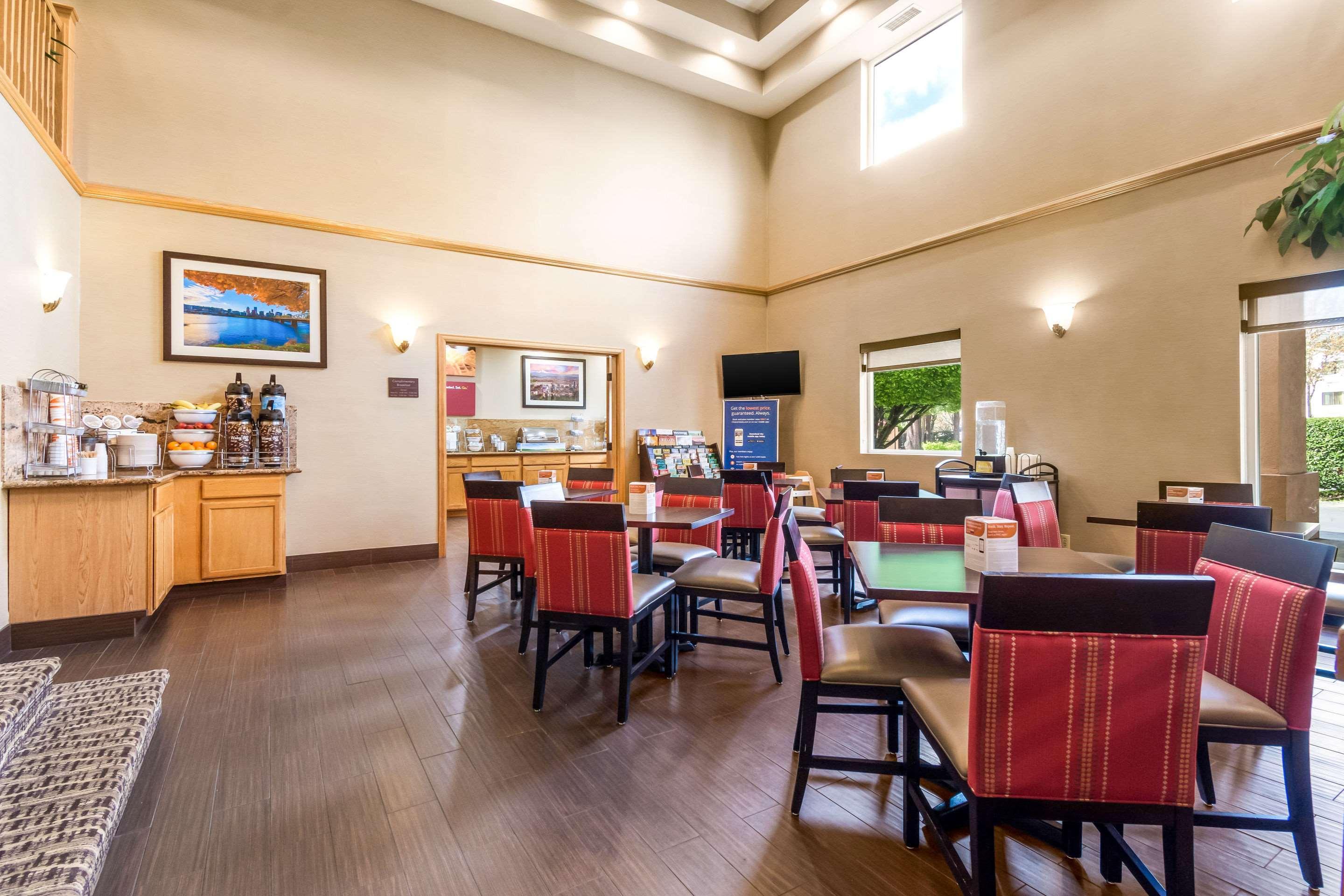 Comfort Suites Portland Airport Екстер'єр фото