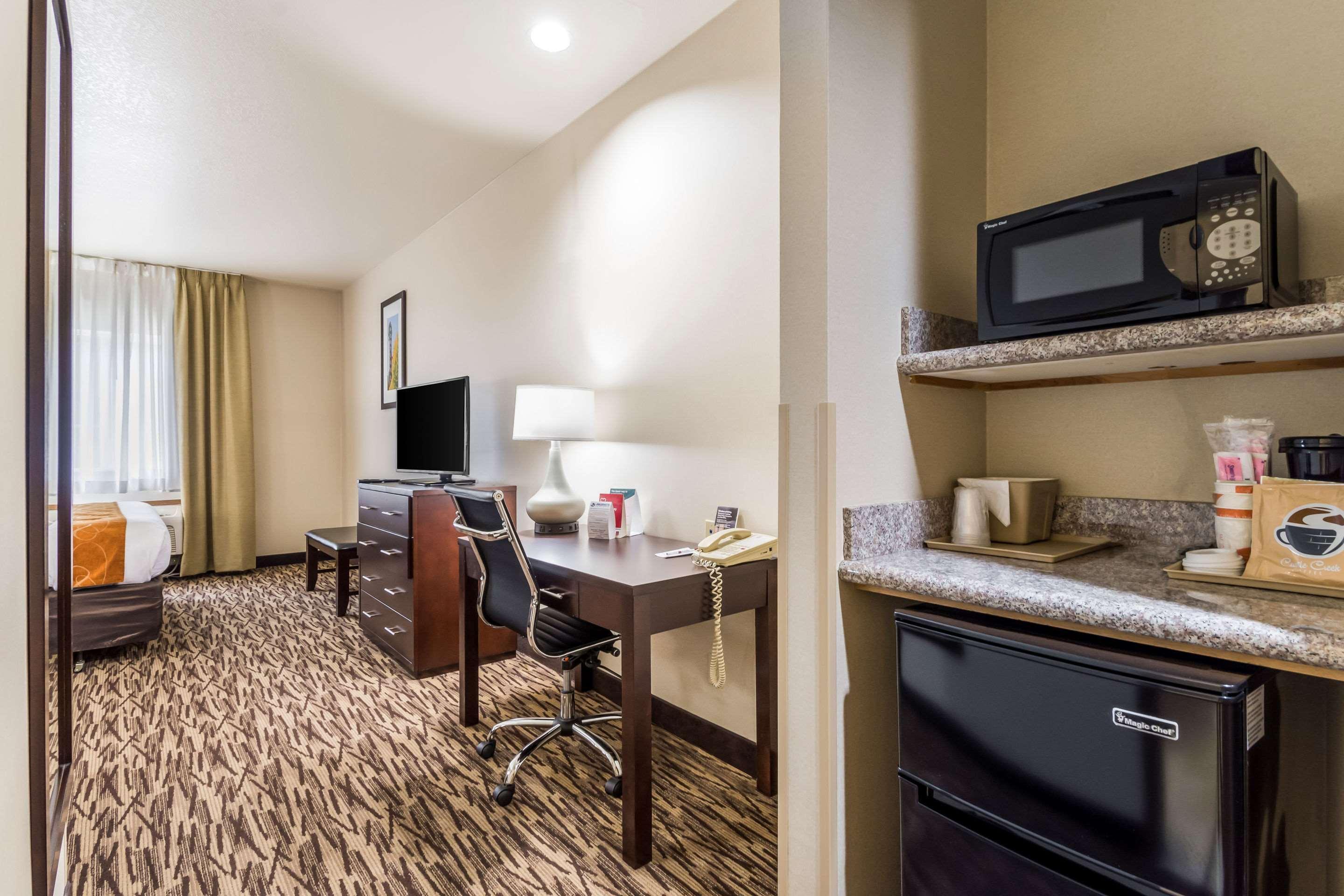 Comfort Suites Portland Airport Екстер'єр фото