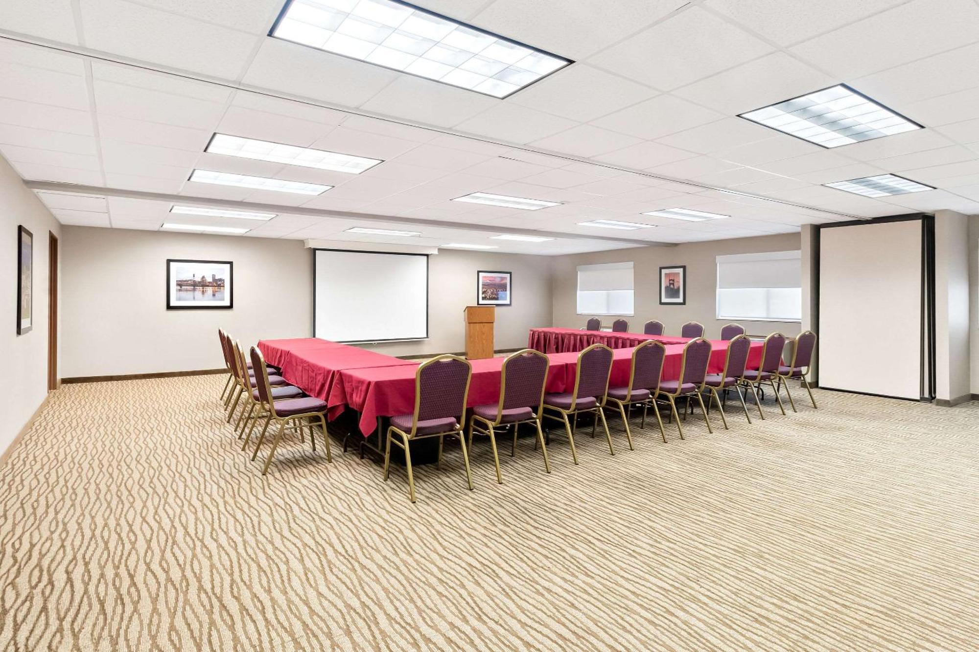 Comfort Suites Portland Airport Екстер'єр фото