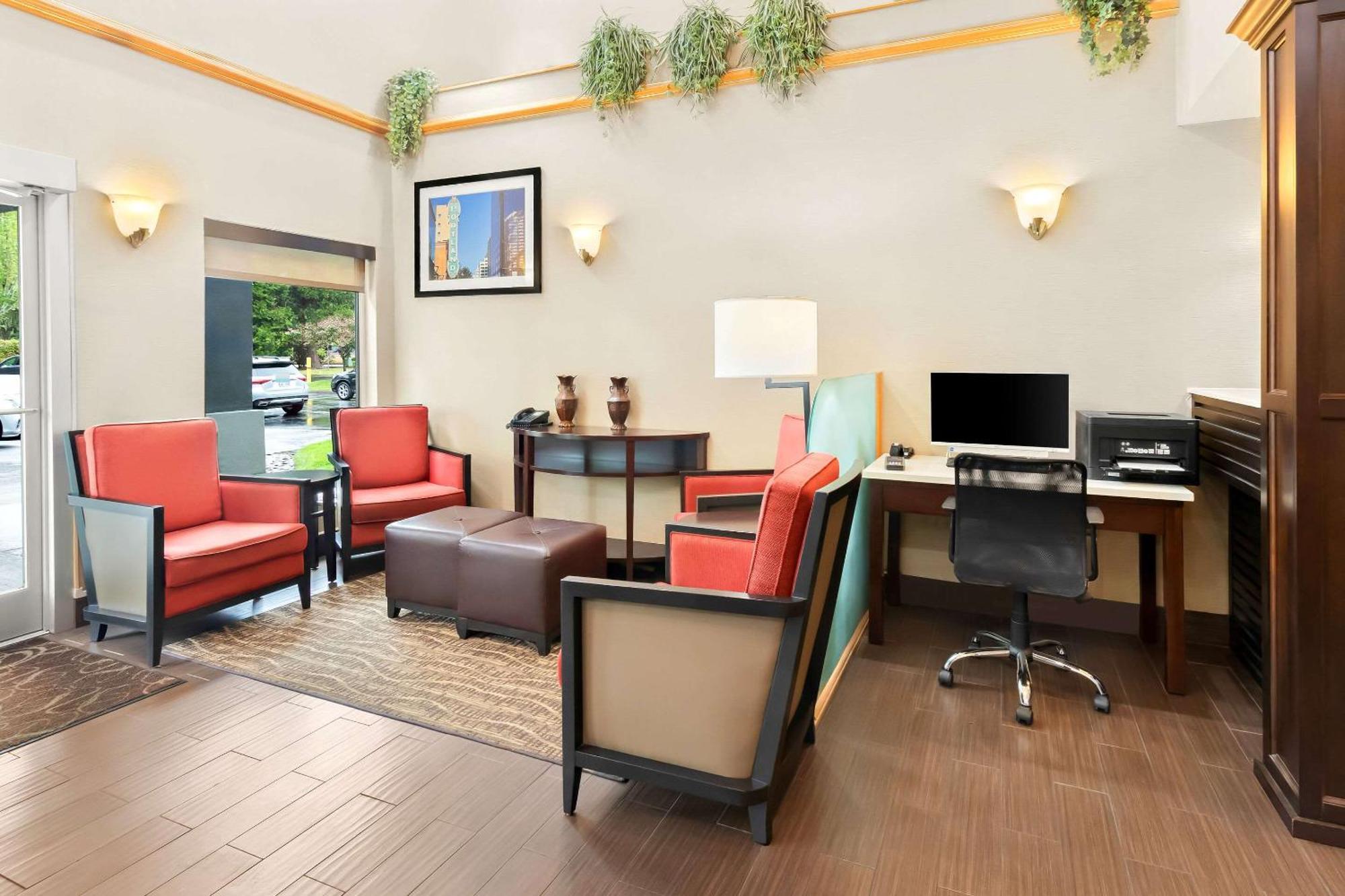 Comfort Suites Portland Airport Екстер'єр фото